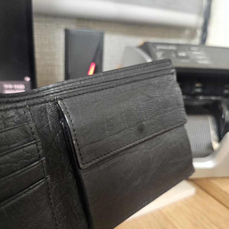 [ 超甜出清價❣️單純不想留] YSL黑釦對開短夾-8