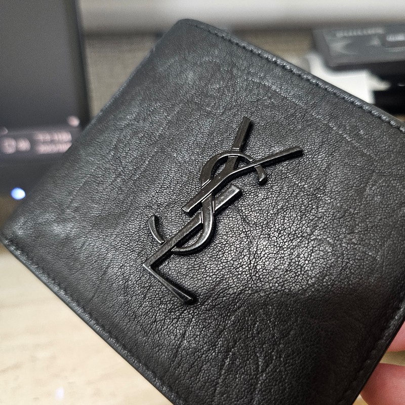 [ 超甜出清價❣️單純不想留] YSL黑釦對開短夾-12