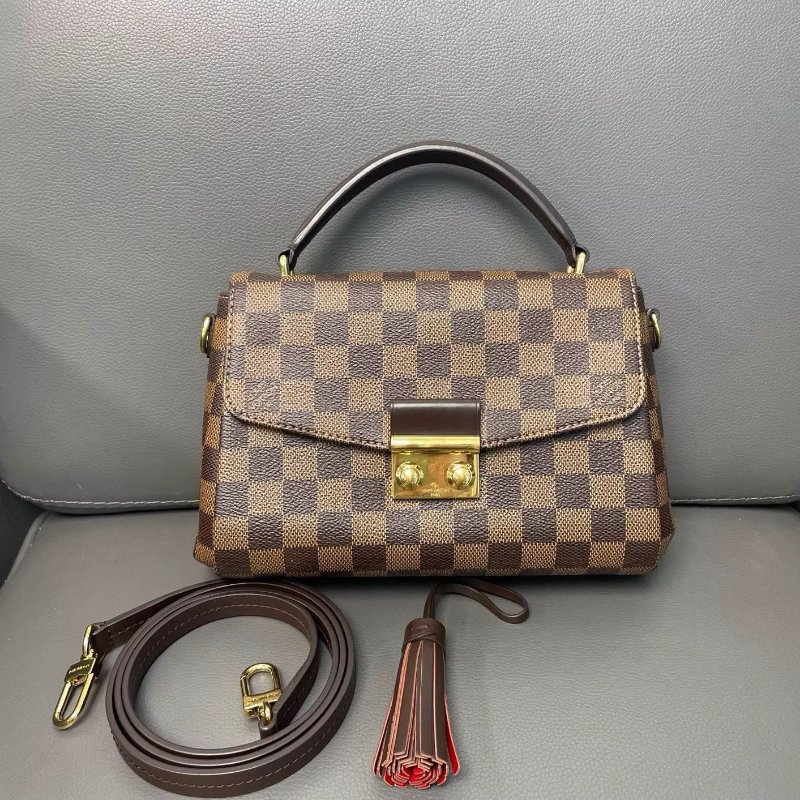 LV/路易威登 Croisette系列棕棋盘格流苏邮差包 手提单肩斜挎都,经典耐看的一款邮差 棕色配皮好打理 上班通勤 日常百搭款 尺寸:22*15*9CM 附件:肩带 流苏-0
