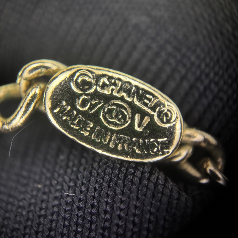 Chanel Vintage 07V 琺瑯經典黑色CC淡金頸鏈-14
