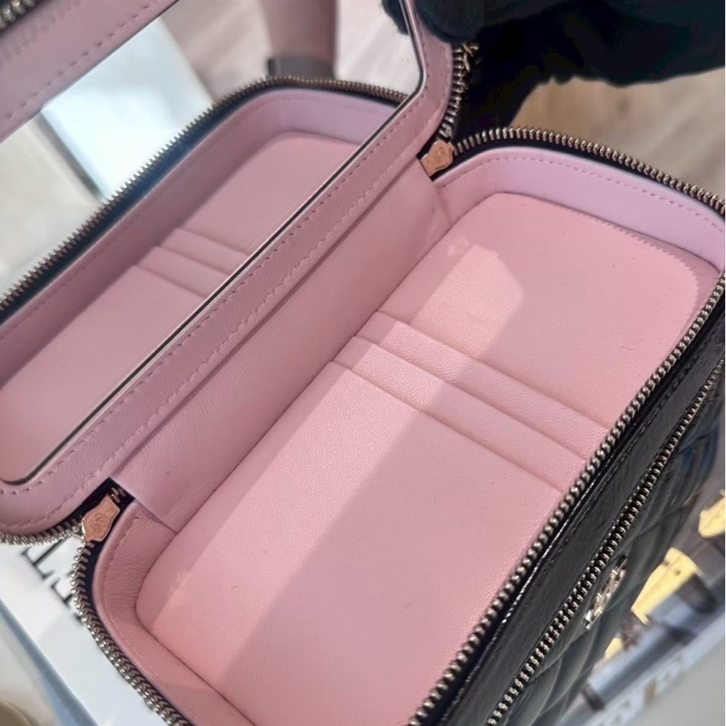 CHANEL 黑色漆皮雙層化妝箱包 芯片款-6