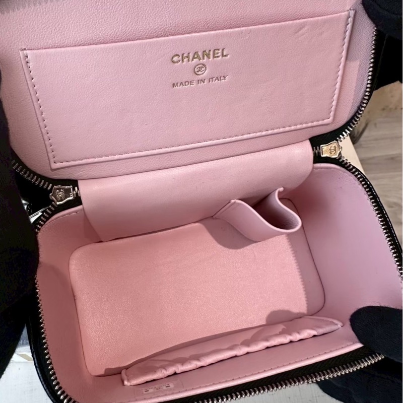 CHANEL 黑色漆皮雙層化妝箱包 芯片款-7