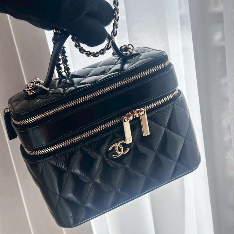 CHANEL 黑色漆皮雙層化妝箱包 芯片款-11
