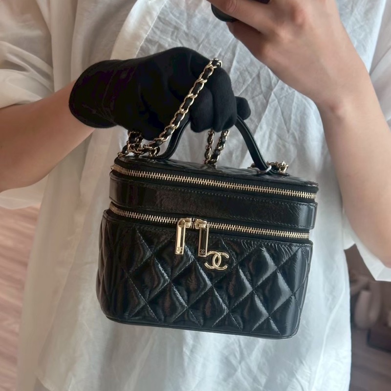 CHANEL 黑色漆皮雙層化妝箱包 芯片款-12