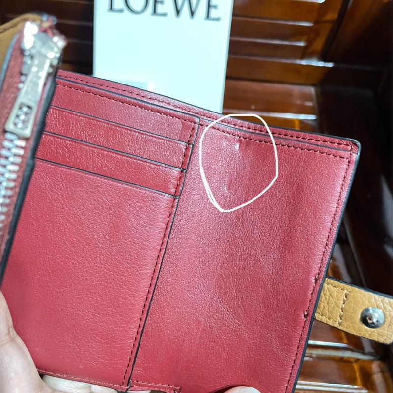 LOEWE羅威 三折皮夾 Small vertical wallet in soft grained calfskin-2