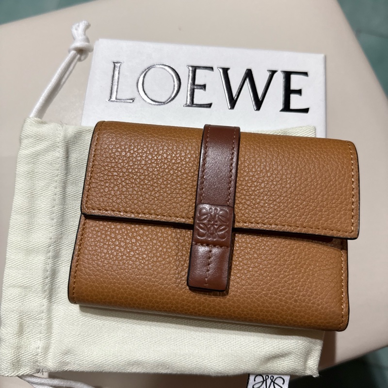 LOEWE羅威 三折皮夾 Small vertical wallet in soft grained calfskin-5