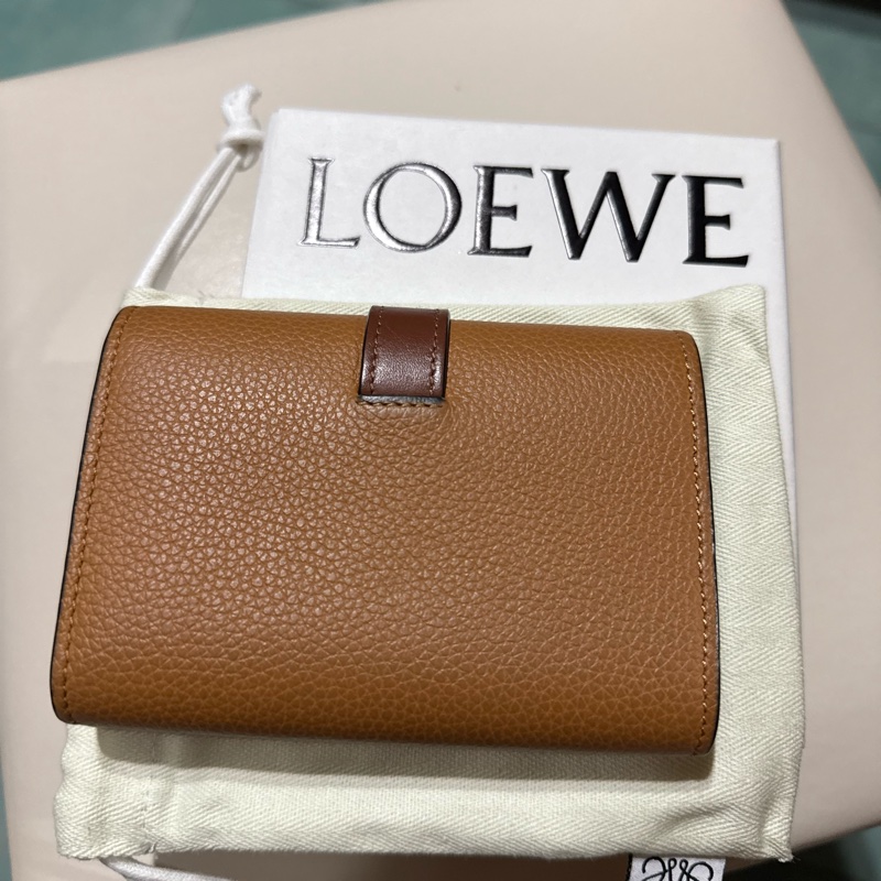 LOEWE羅威 三折皮夾 Small vertical wallet in soft grained calfskin-6