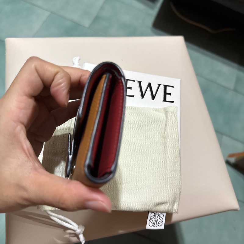 LOEWE羅威 三折皮夾 Small vertical wallet in soft grained calfskin-8