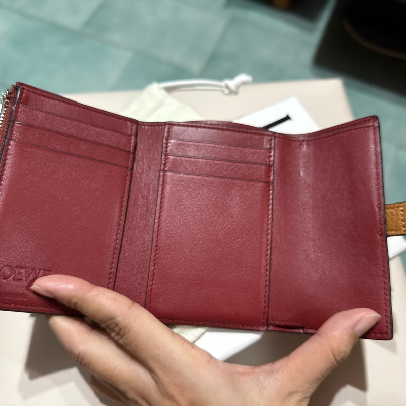 LOEWE羅威 三折皮夾 Small vertical wallet in soft grained calfskin-9