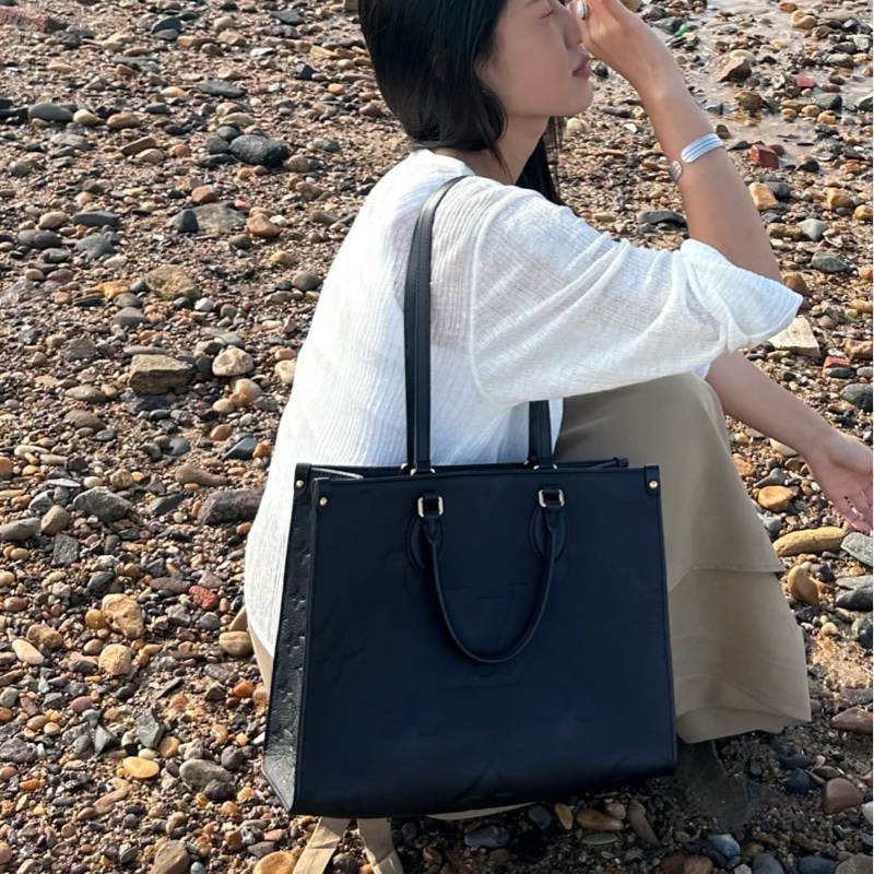 原價11w+🫣Lv黑金壓紋全皮onthego手提單肩托特包-3