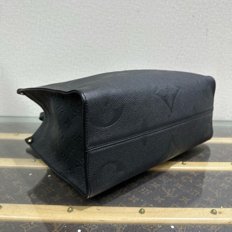 原價11w+🫣Lv黑金壓紋全皮onthego手提單肩托特包-9