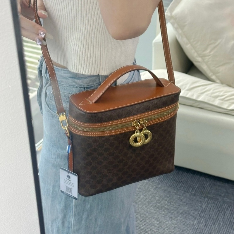 「JL精品代購」9新Celine 化妝包/肩背包-1