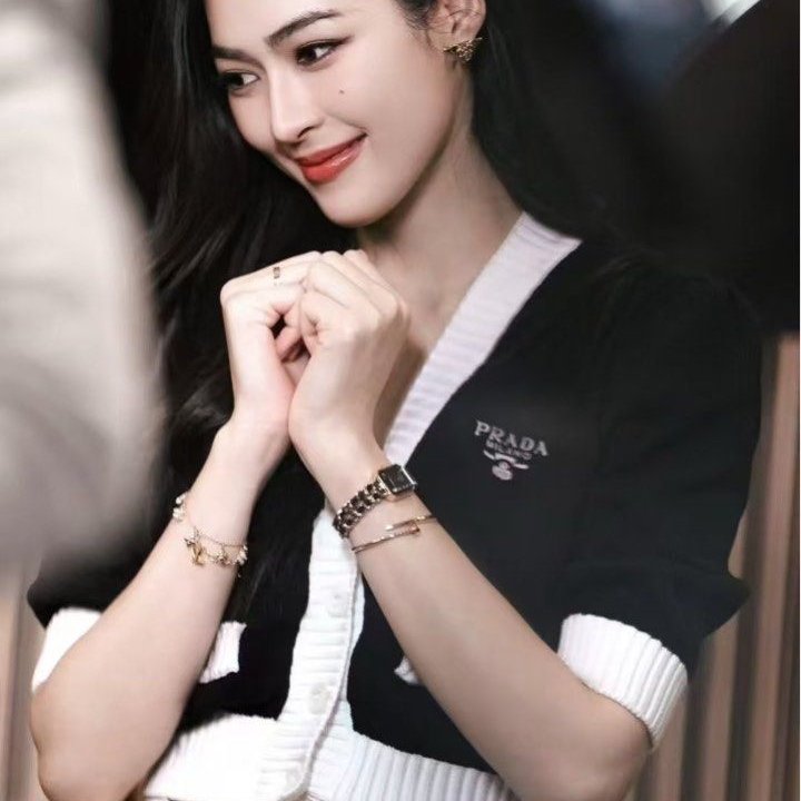 ❤️ PRADA 明星同款 經典針織上衣-1