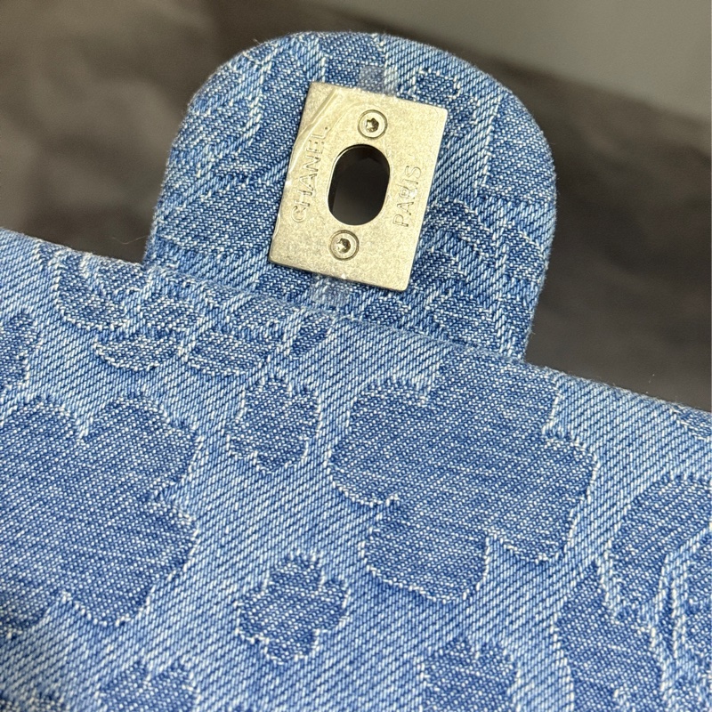 很新!三折割愛✨最棒尺寸☺️專櫃36萬!!CHANEL CF23香奈兒牛仔山茶花 愛心調節扣 經典口蓋包 斜背包 肩背包-46