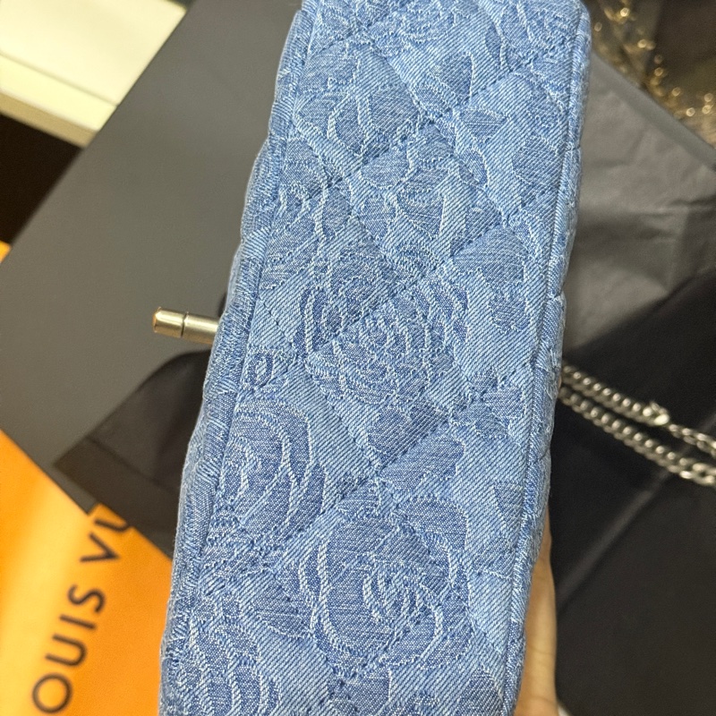 很新!三折割愛✨最棒尺寸☺️專櫃36萬!!CHANEL CF23香奈兒牛仔山茶花 愛心調節扣 經典口蓋包 斜背包 肩背包-47