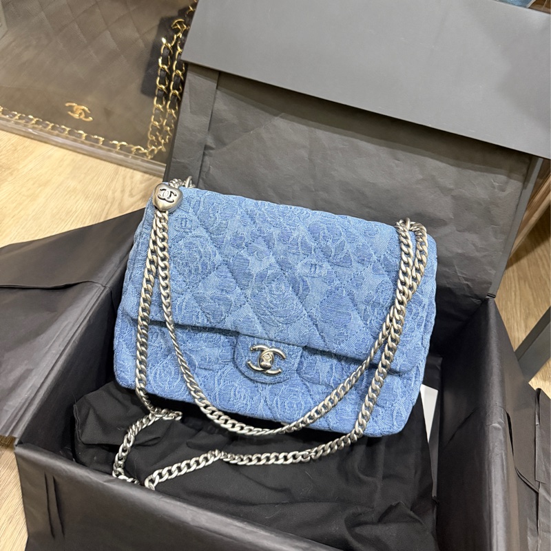 很新!三折割愛✨最棒尺寸☺️專櫃36萬!!CHANEL CF23香奈兒牛仔山茶花 愛心調節扣 經典口蓋包 斜背包 肩背包-10