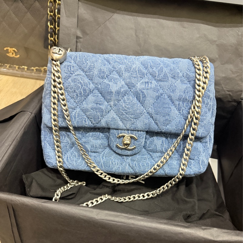 很新!三折割愛✨最棒尺寸☺️專櫃36萬!!CHANEL CF23香奈兒牛仔山茶花 愛心調節扣 經典口蓋包 斜背包 肩背包-11