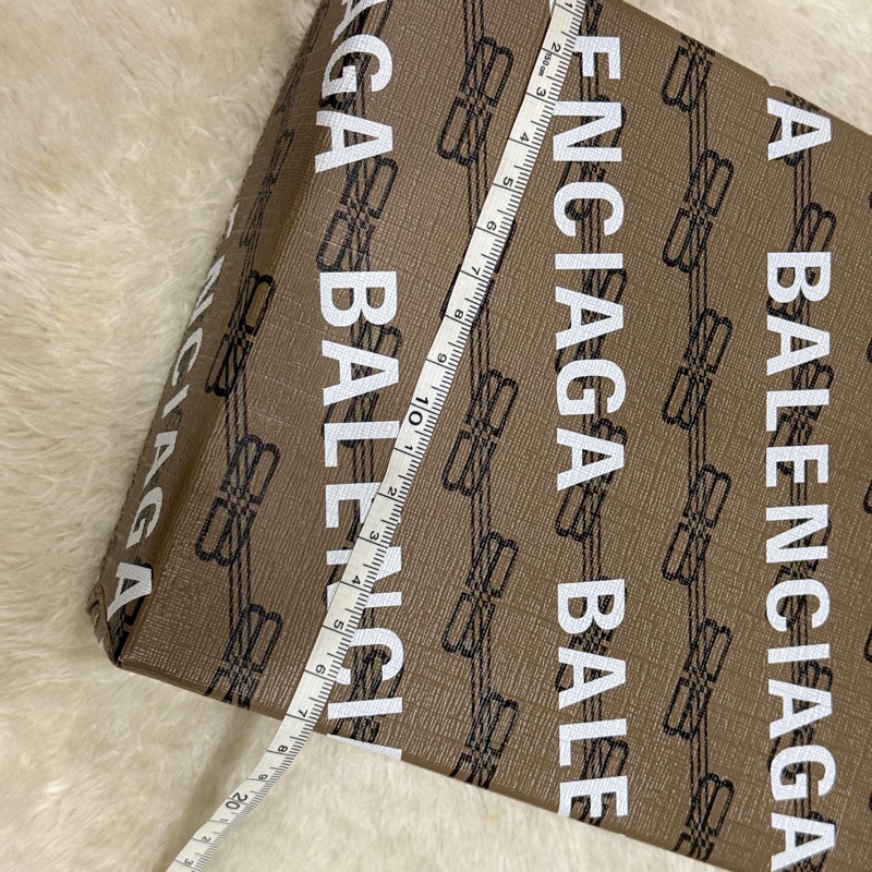 95新✨BALENCIAGA巴黎世家 斜背包 很輕 長夾可放  大手機可放-4