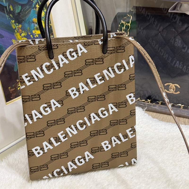 95新✨BALENCIAGA巴黎世家 斜背包 很輕 長夾可放  大手機可放-13