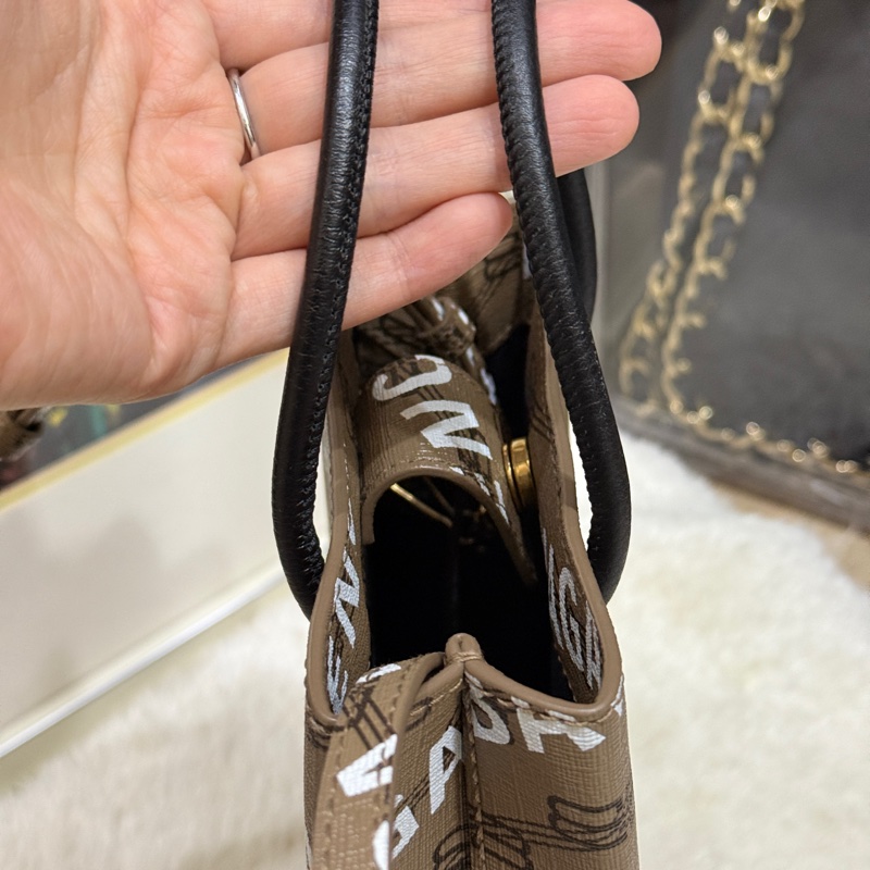 95新✨BALENCIAGA巴黎世家 斜背包 很輕 長夾可放  大手機可放-14
