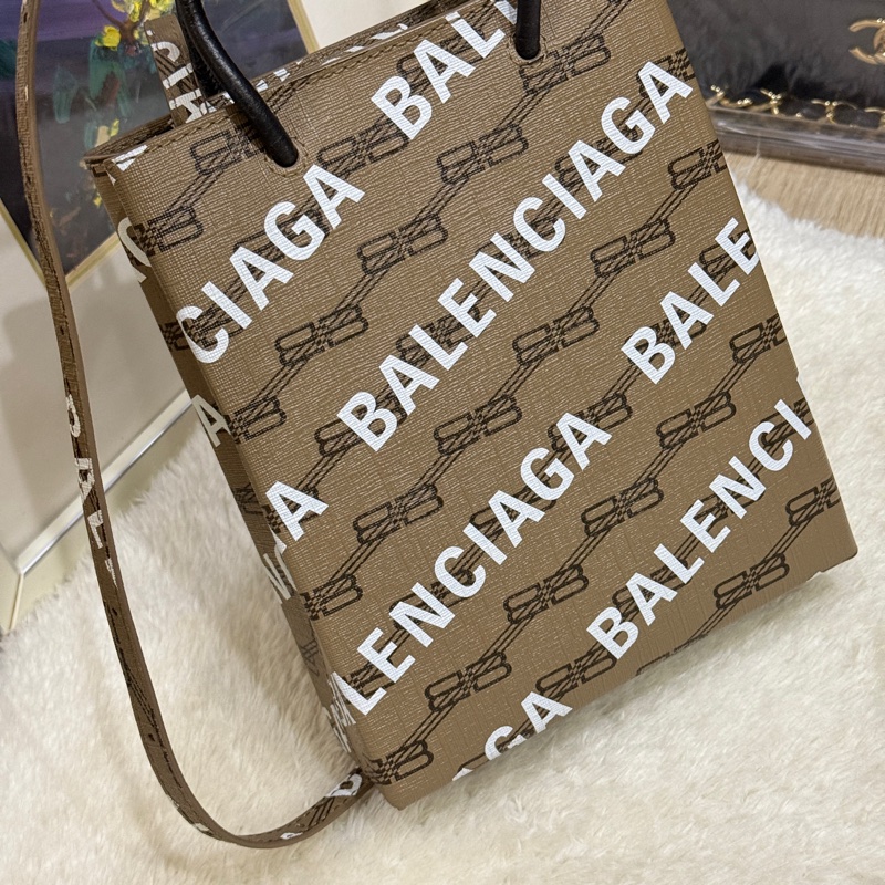95新✨BALENCIAGA巴黎世家 斜背包 很輕 長夾可放  大手機可放-21