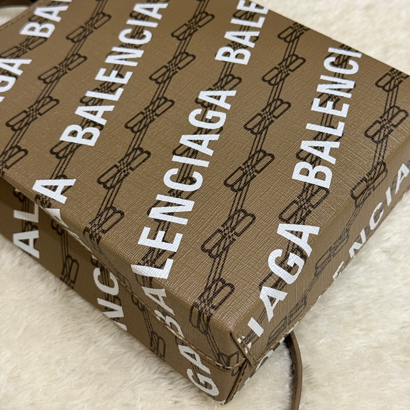 95新✨BALENCIAGA巴黎世家 斜背包 很輕 長夾可放  大手機可放-22