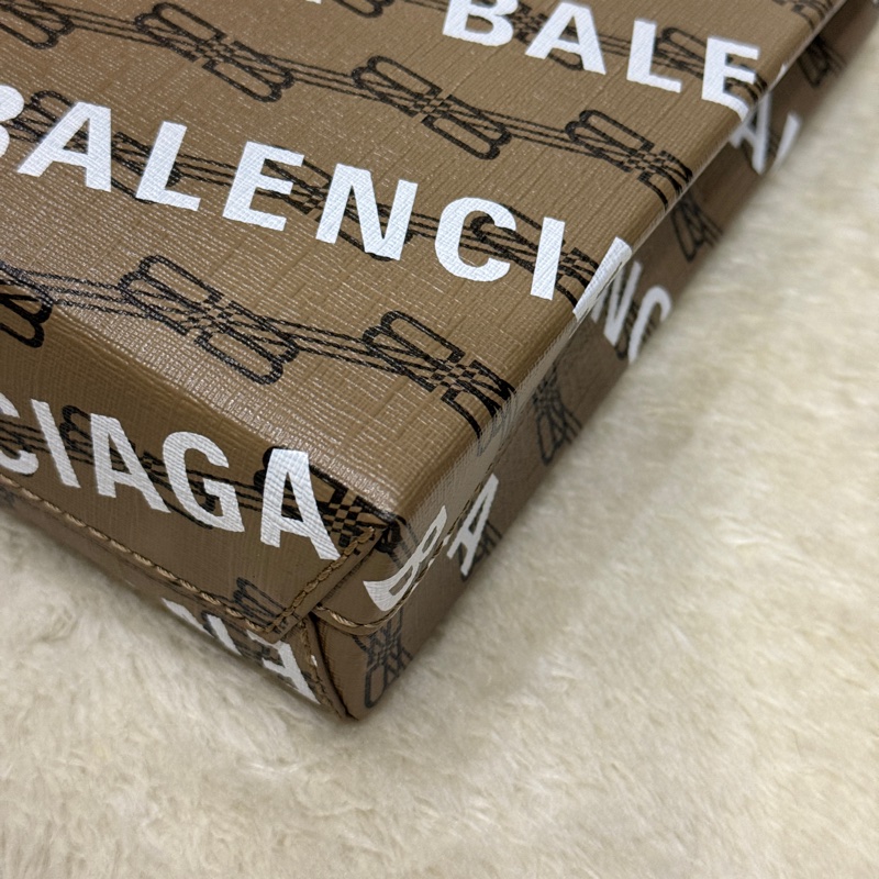95新✨BALENCIAGA巴黎世家 斜背包 很輕 長夾可放  大手機可放-23