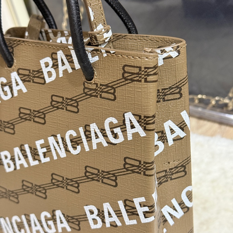 95新✨BALENCIAGA巴黎世家 斜背包 很輕 長夾可放  大手機可放-24