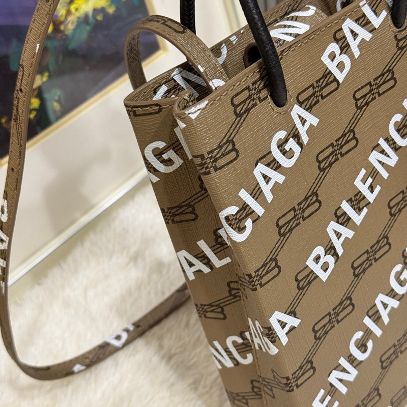 95新✨BALENCIAGA巴黎世家 斜背包 很輕 長夾可放  大手機可放-25