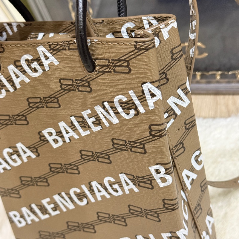 95新✨BALENCIAGA巴黎世家 斜背包 很輕 長夾可放  大手機可放-26
