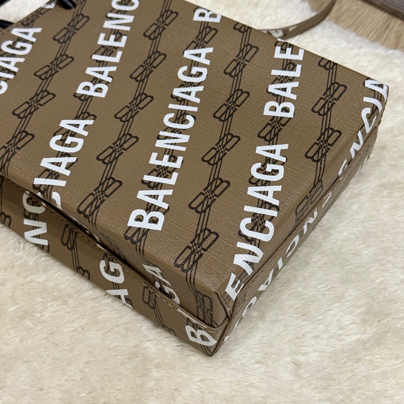 95新✨BALENCIAGA巴黎世家 斜背包 很輕 長夾可放  大手機可放-28