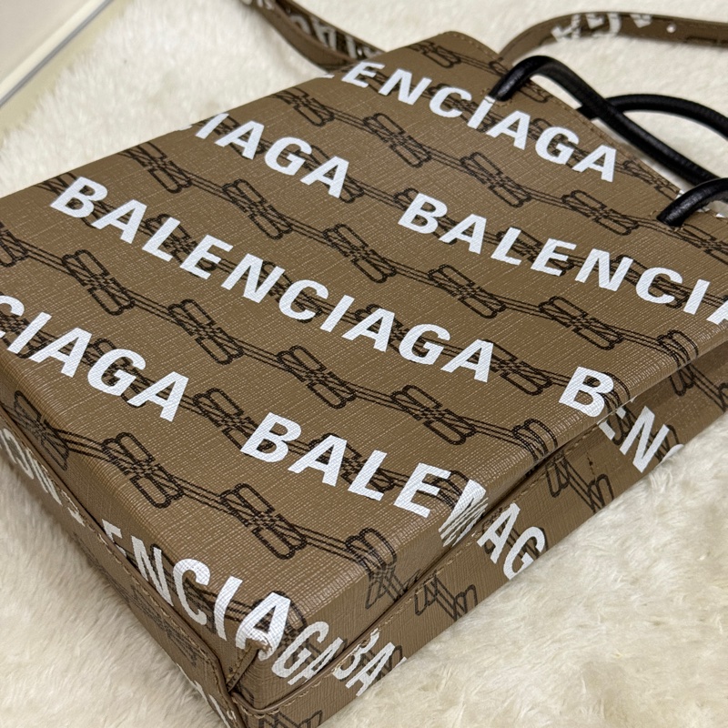 95新✨BALENCIAGA巴黎世家 斜背包 很輕 長夾可放  大手機可放-29