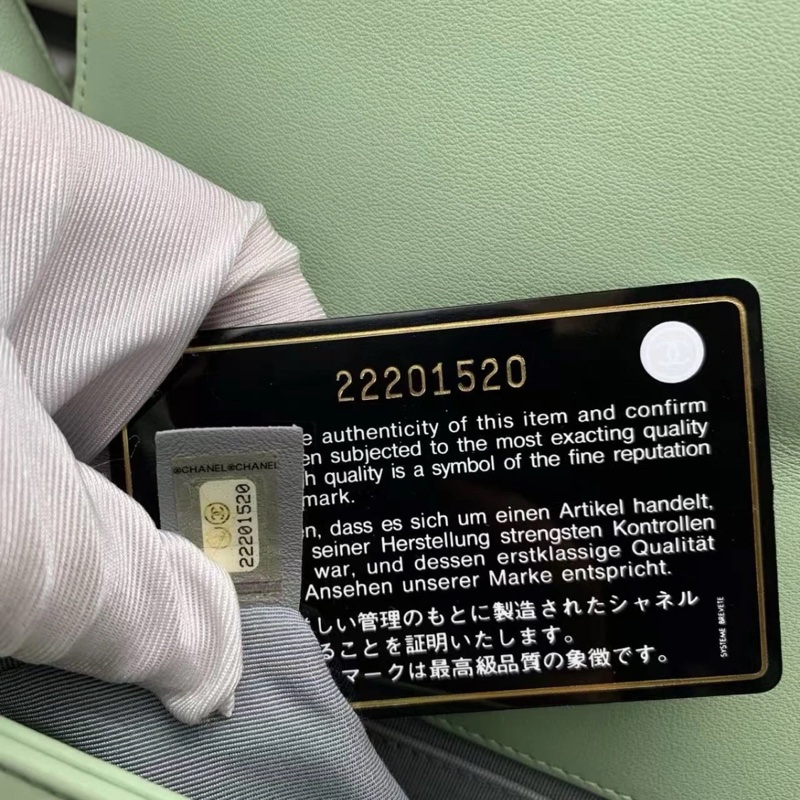 Chanel Boy Flap Bag 小羊皮中號單肩包鏈條包-9