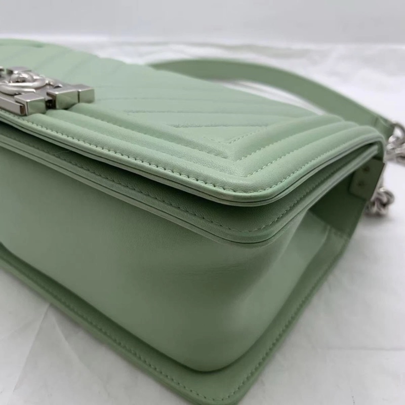 Chanel Boy Flap Bag 小羊皮中號單肩包鏈條包-10