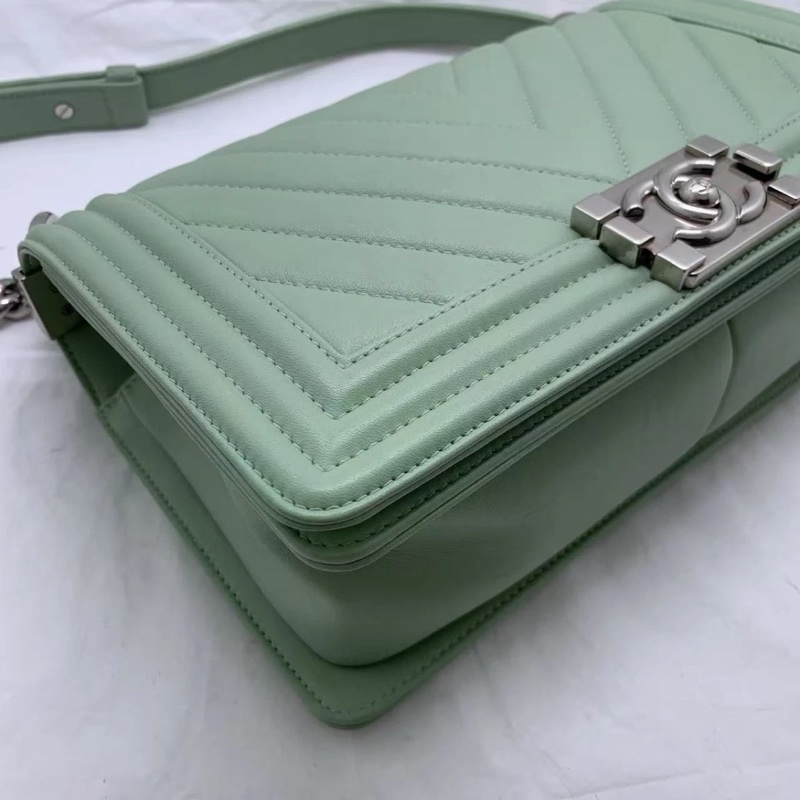 Chanel Boy Flap Bag 小羊皮中號單肩包鏈條包-13