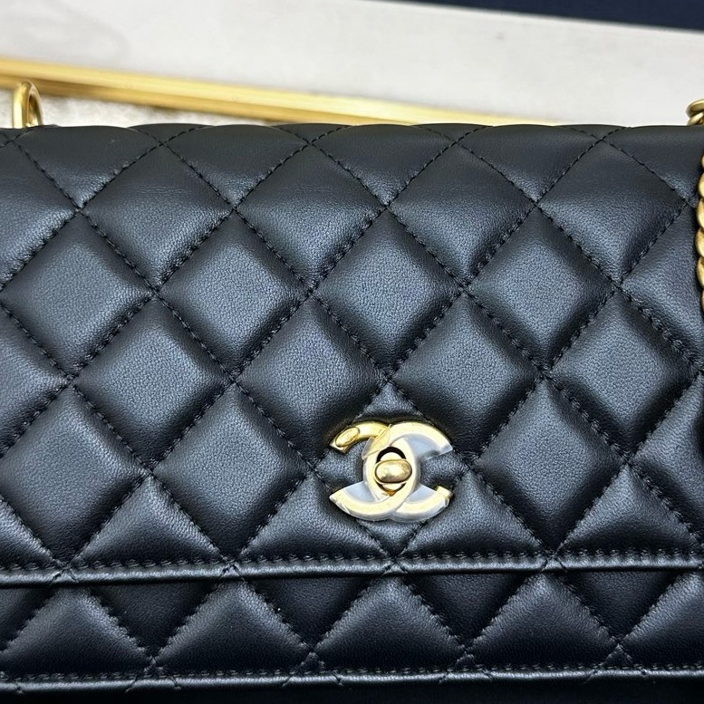【全❤️全套 】Chanel 黑金羊皮山茶花調節扣woc 斜挎包-4