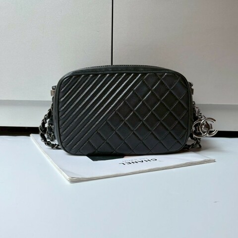 Chanel 霧銀鍊黑皮斜格拼菱格雙拉鍊相機斜背包