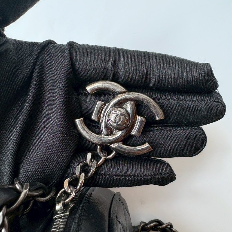 Chanel 霧銀鍊黑皮斜格拼菱格雙拉鍊相機斜背包-2