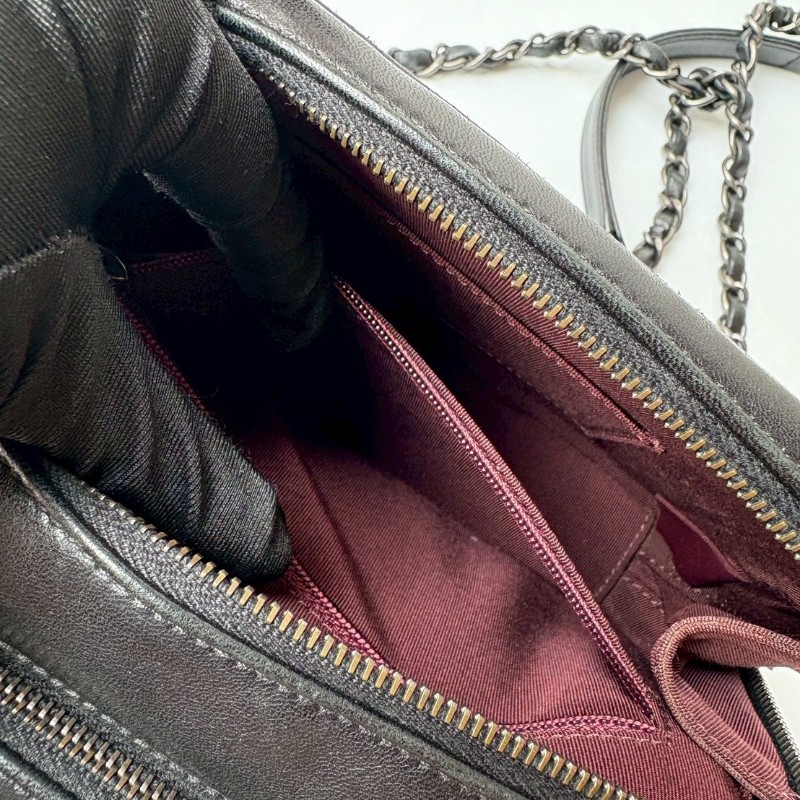 Chanel 霧銀鍊黑皮斜格拼菱格雙拉鍊相機斜背包-21
