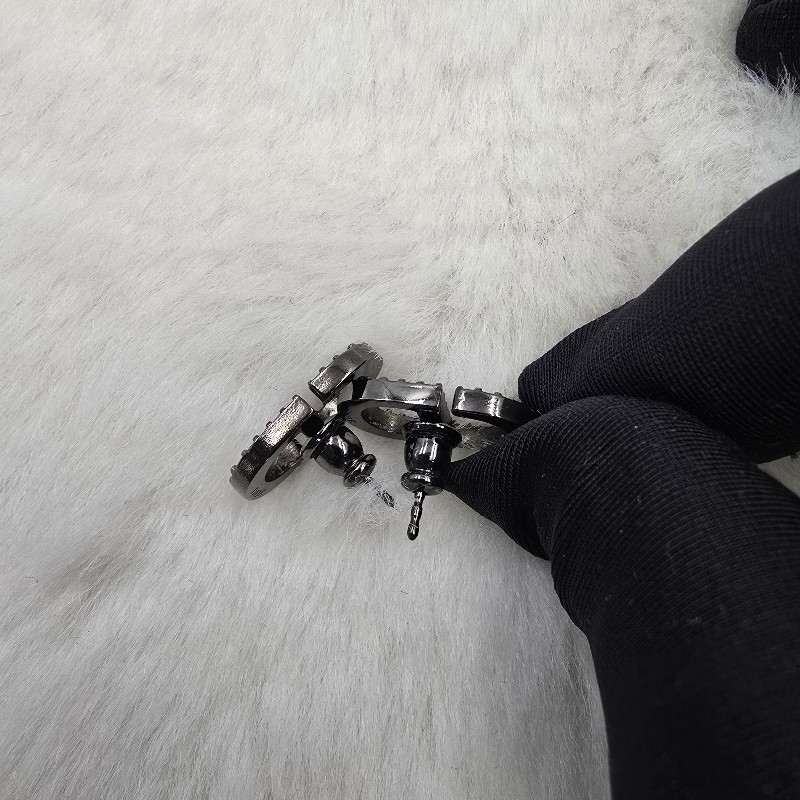 Dior 銀灰耳釘-2