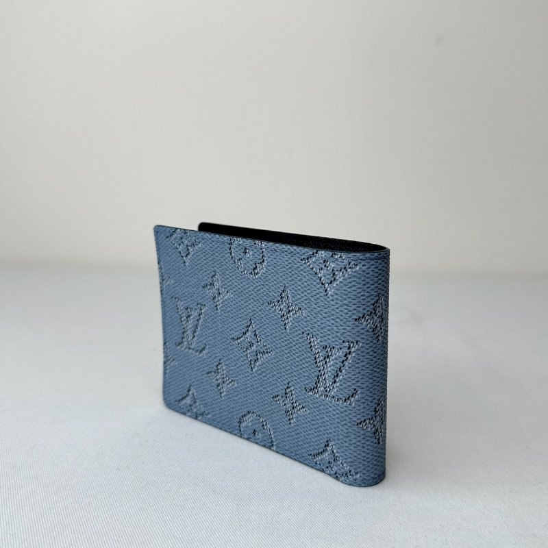LV 全新Multiple淺藍對開短夾-4