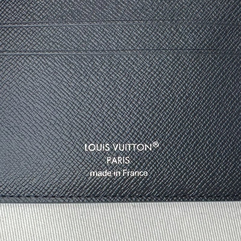 LV 全新Multiple淺藍對開短夾-9