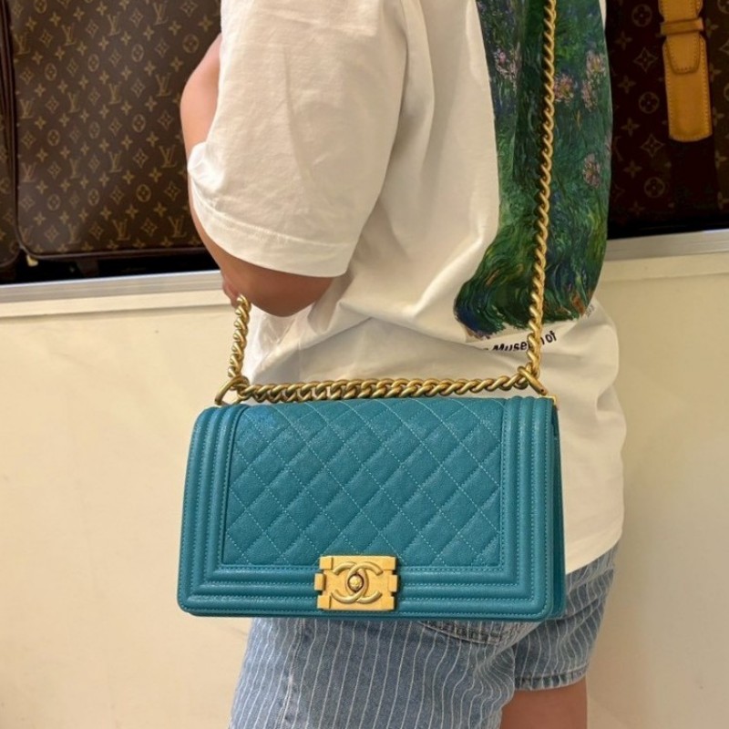Chanel 金鍊湖水藍荔枝皮 Boy 25-2