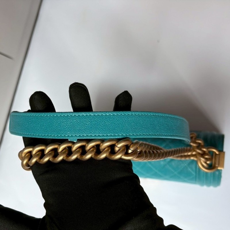 Chanel 金鍊湖水藍荔枝皮 Boy 25-4