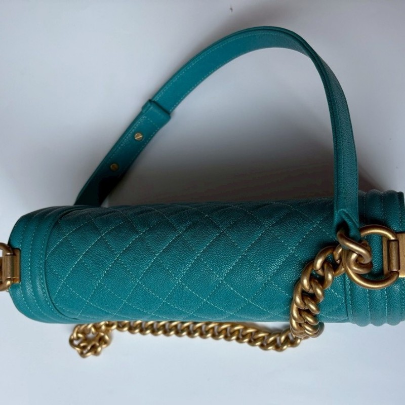 Chanel 金鍊湖水藍荔枝皮 Boy 25-5