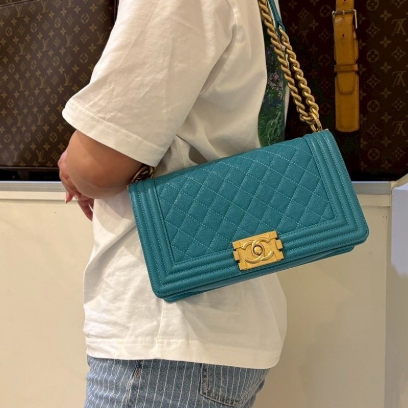 Chanel 金鍊湖水藍荔枝皮 Boy 25-6