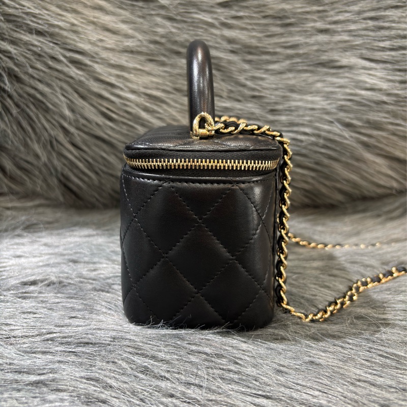 CHANEL AP2846 VANITY CASE COCO HANDLE 黑色羊皮金鍊 化妝包化妝箱長盒子斜背包-4