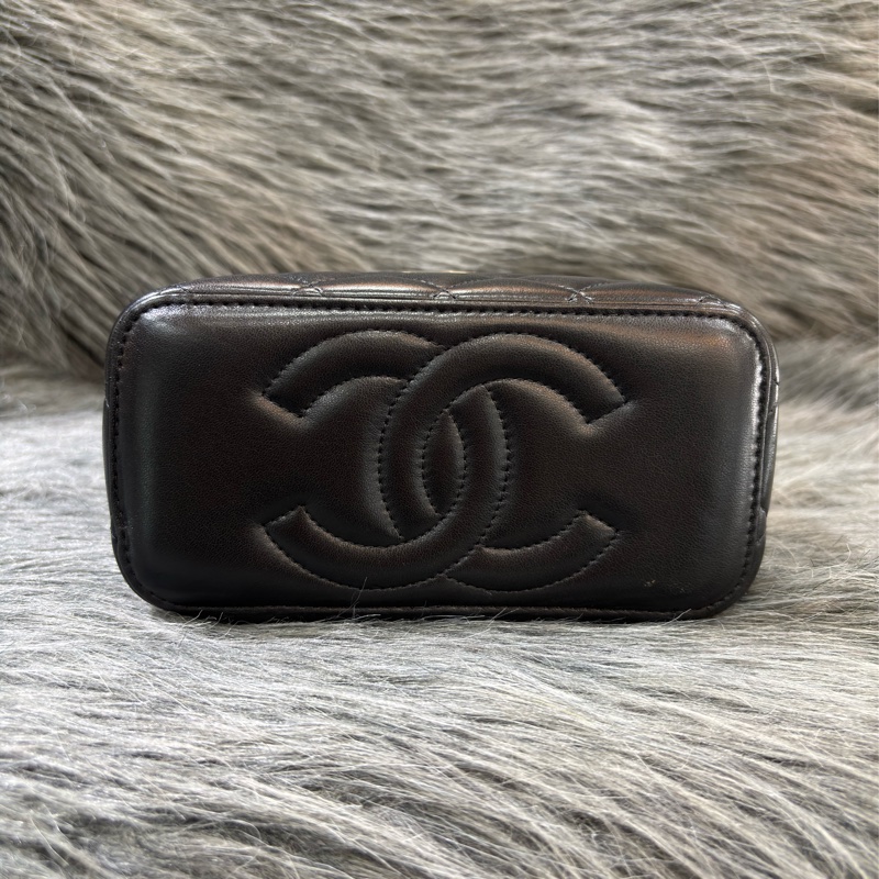 CHANEL AP2846 VANITY CASE COCO HANDLE 黑色羊皮金鍊 化妝包化妝箱長盒子斜背包-5