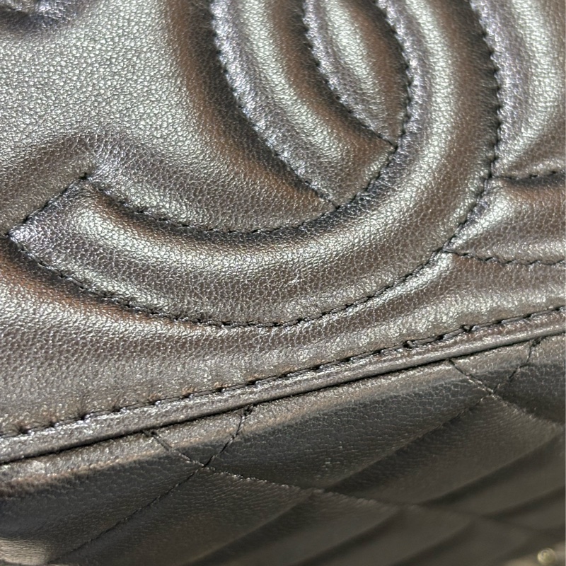 CHANEL AP2846 VANITY CASE COCO HANDLE 黑色羊皮金鍊 化妝包化妝箱長盒子斜背包-11
