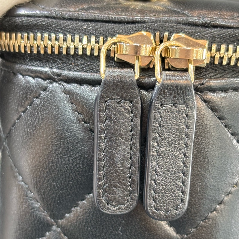 CHANEL AP2846 VANITY CASE COCO HANDLE 黑色羊皮金鍊 化妝包化妝箱長盒子斜背包-13